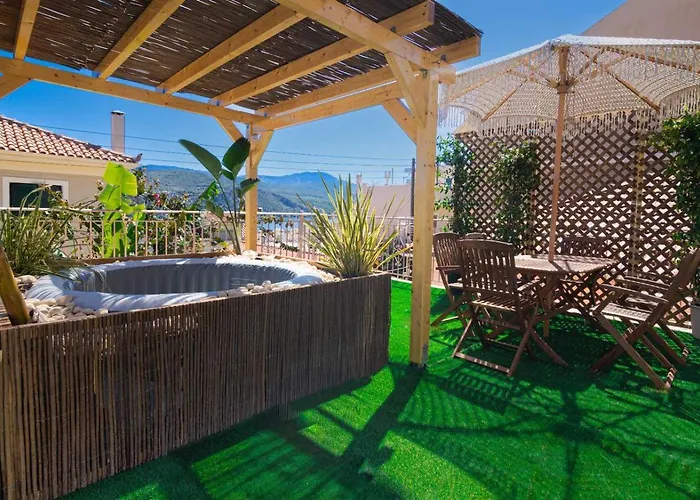 Flowers In The - Elegant In Argostoli (Kefalonia)