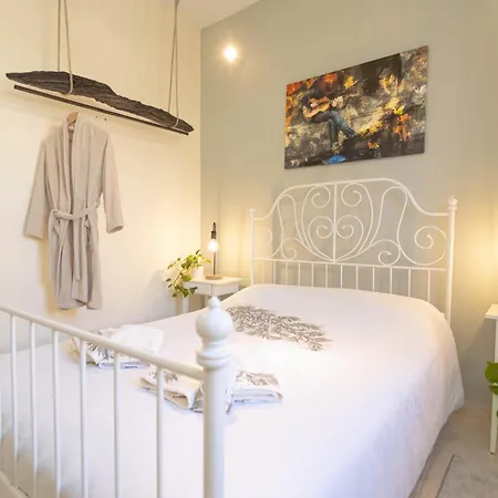 Сasa de vacaciones Flowers In The - Elegant In *